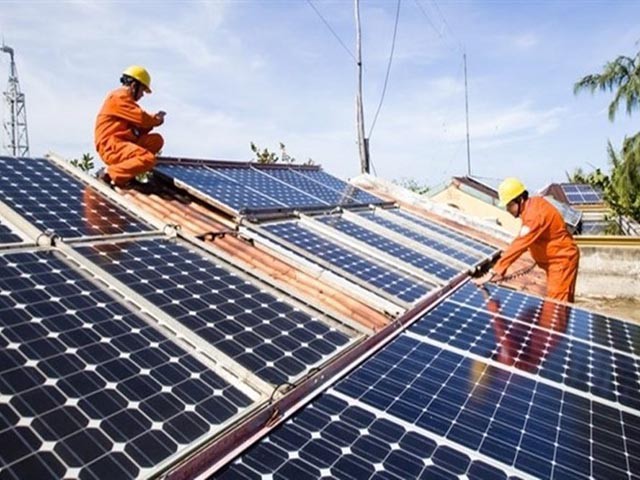 Quá tải lưới điện mặt trời, Bộ Công Thương kiến nghị áp dụng điện đồng giá - Ảnh 2.