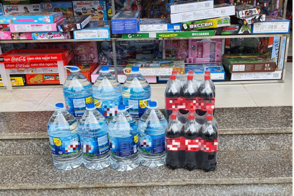 Hỏa tốc ngăn việc tăng giá nước đóng chai ở Hà Nội - Ảnh 1.