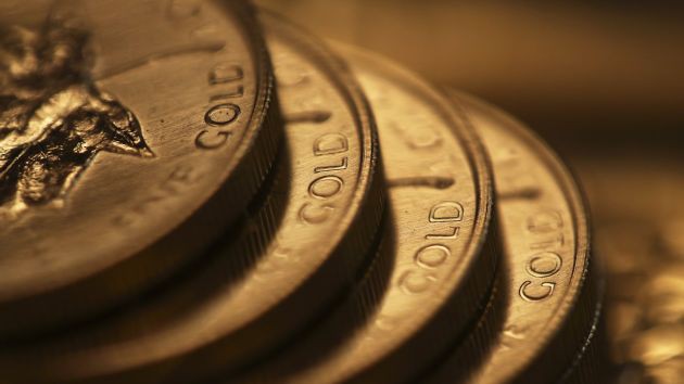 Giá vàng hiện nay tiếp tục sụt giảm, rời xa mốc 42 triệu đồng - Ảnh 1.
