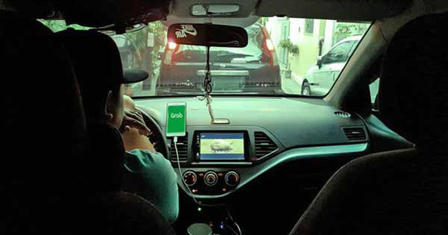 Grab sẽ không nhất thiết phải đeo mào TAXI - Ảnh 1.