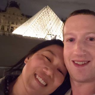 Bê bối bủa vây Facebook, CEO Mark Zuckerberg vẫn có kỳ nghỉ hè xa hoa cùng vợ - Ảnh 2.