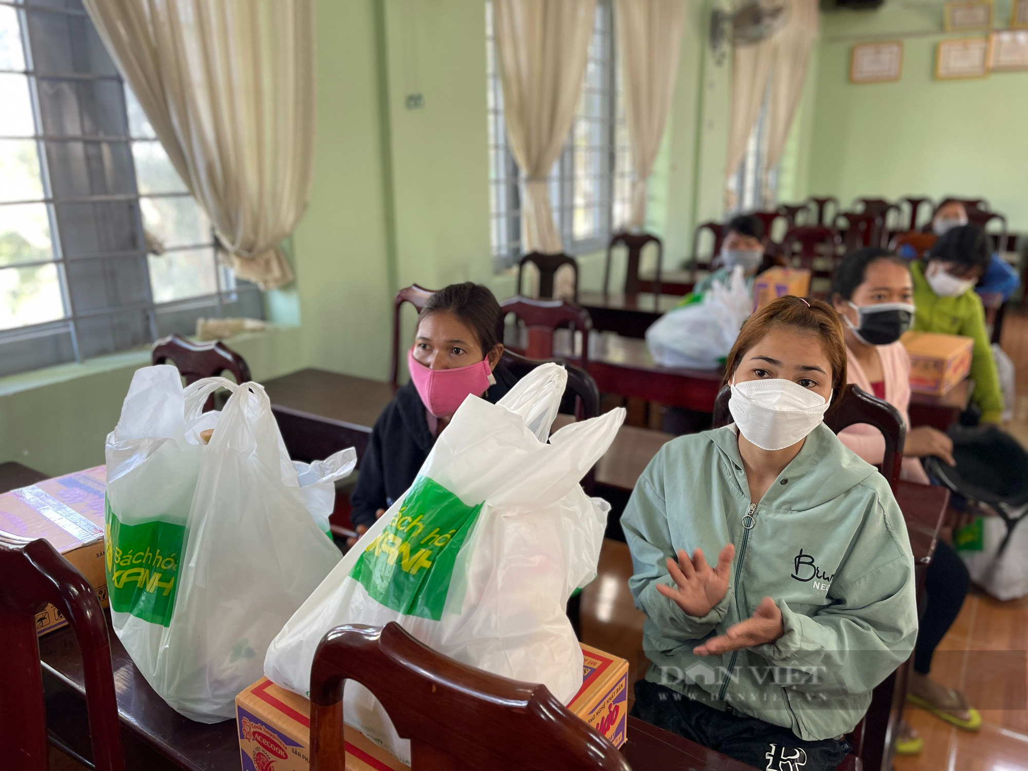 Báo NTNN/Dân Việt cùng nhà tài trợ tặng quà Tết cho người dân huyện Krông Nô - Ảnh 5.