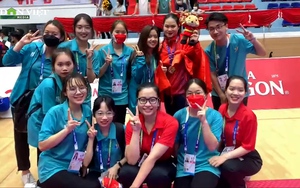 Tình nguyện viên ở SEA Games 31: Những người hùng thầm lặng  