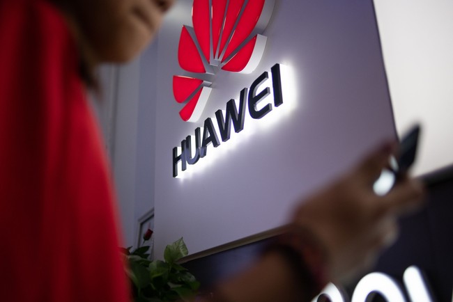 Vừa đưa 28 thực thể Trung Quốc vào danh sách đen, Mỹ lại định cấp phép xuất khẩu cho Huawei? - Ảnh 1.