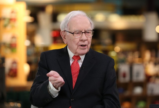 Học Warren Buffett cách nhìn cổ phiếu ngân hàng - Ảnh 1.