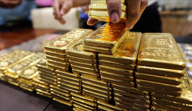 Giá vàng hôm nay 25/10 tăng mạnh, hướng tới mốc 42 triệu đồng - Ảnh 1.