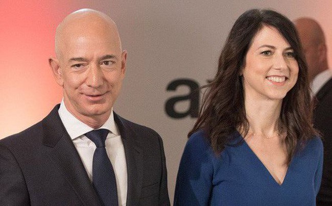 Sau một đêm mất 7 tỷ USD, ông chủ Amazon Jeff Bezos mất ngôi vị &quot;người giàu nhất thế giới'' - Ảnh 2.