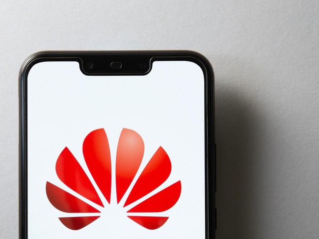 Bị Mỹ giáng đòn đau, Huawei quay đầu thống trị 42% thị phần smartphone đại lục - Ảnh 1.