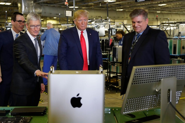 Tổng thống Donald Trump cân nhắc miễn thuế cho Apple - Ảnh 1.