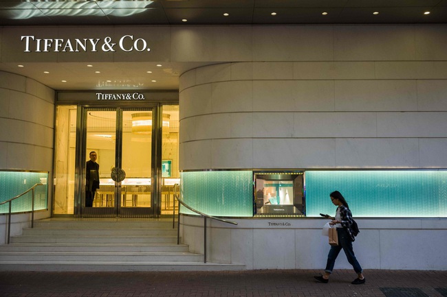 Chủ sở hữu Louis Vuitton và Christian Dior chi 16,2 tỷ USD mua lại Tiffany & Co - Ảnh 1.