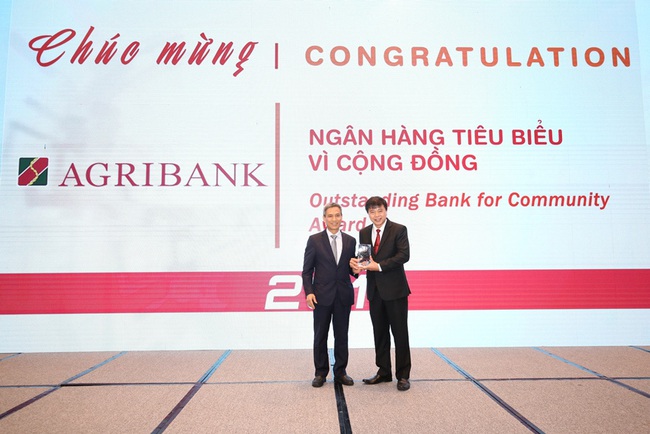 Agribank được vinh danh 2 giải thưởng Ngân hàng Việt Nam tiêu biểu 2019 - Ảnh 1.