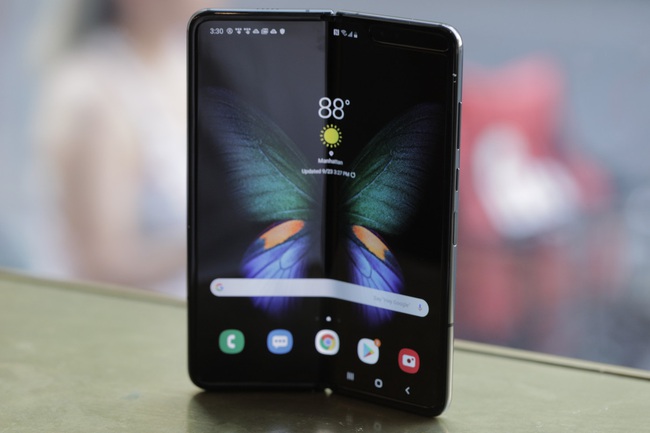 Samsung đã bán được 1 triệu chiếc smartphone màn hình gập Galaxy Fold - Ảnh 1.