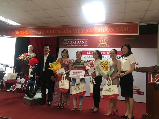 Agribank Đà Nẵng trao thưởng chương trình khuyến mại: “Agribank cùng khách hàng chung tay bảo vệ môi trường” - Ảnh 4.
