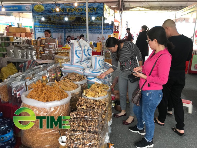 Hơn 400 gian hàng tham gia Hội chợ thương mại, du lịch quốc tế Việt - Trung - Ảnh 2.
