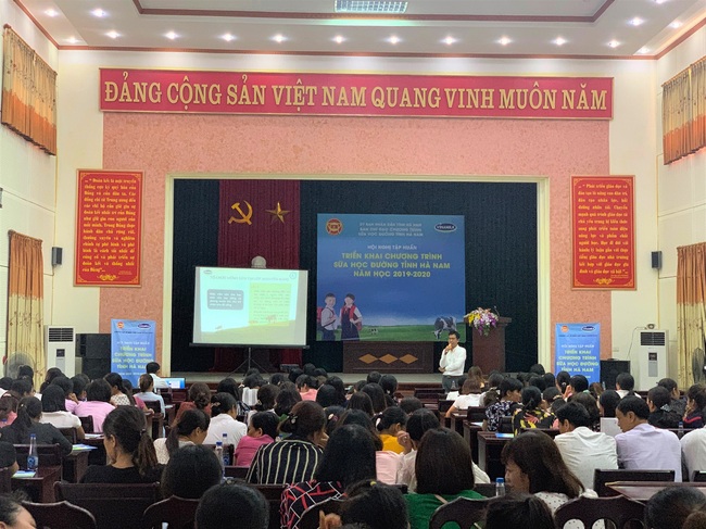 130.000 học sinh trẻ học sinh mầm non Hà Nam được uống sữa học đường của Vinamilk - Ảnh 3.