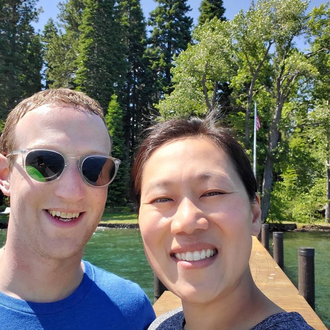 Bê bối bủa vây Facebook, CEO Mark Zuckerberg vẫn có kỳ nghỉ hè xa hoa cùng vợ - Ảnh 5.