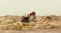 Lính cứu nạn tàu SAR 412: Những người đón xuân trên đầu sóng bạc Hoàng Sa
