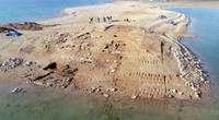 Thành phố 3.400 năm tuổi bất ngờ nổi lên trong hồ chứa nước