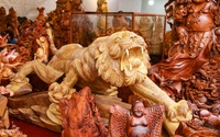 Hổ được làm bằng gỗ mun được định giá hơn 100 triệu đồng tại chợ hoa xuân Nhâm Dần 2022
