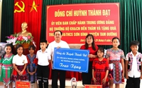 Bộ trưởng Bộ Khoa học và Công nghệ thăm, tặng quà tại Trường Tiểu học và trung học cơ sở xã Sơn Bình