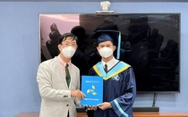 Một sinh viên Bách khoa được đặc cách trao bằng tốt nghiệp "sớm" để kịp chuyến bay về nước