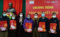 Phó Chủ tịch Hội NDVN Bùi Thị Thơm tặng quà tết tại Nam Định: Nông dân nghèo ấm lòng khi tết đến, xuân về