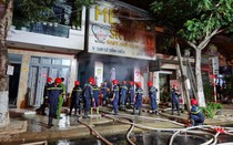 Nóng: Cháy siêu thị tại Đà Nẵng trong đêm, lực lượng chức năng đang tìm kiếm người mắc kẹt 