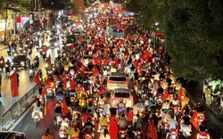 Hà Nội: Các con đường ngập tràn cờ đỏ sao vàng sau chiến thắng của U23 Việt Nam
