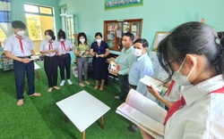 Quảng Nam: Thầy giáo sưu tầm sách quý, vượt 1.000km mang tri thức về cho học sinh quê nhà