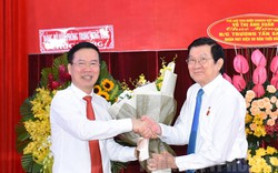 Nguyên Chủ tịch nước Trương Tấn Sang nhận Huy hiệu cao quý của Đảng