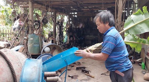 Nông dân Bình Định chế tạo máy băm cây, thái chuối giá "hạt rẻ" mà dùng thì ai cũng thấy thích