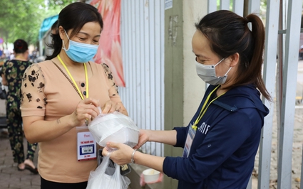 Báo NTNN/Dân Việt tiếp tục tặng bữa sáng miễn phí cho 1000 bệnh nhân nghèo 