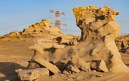 Choáng ngợp với cồn cát “đóng băng” giữa sa mạc