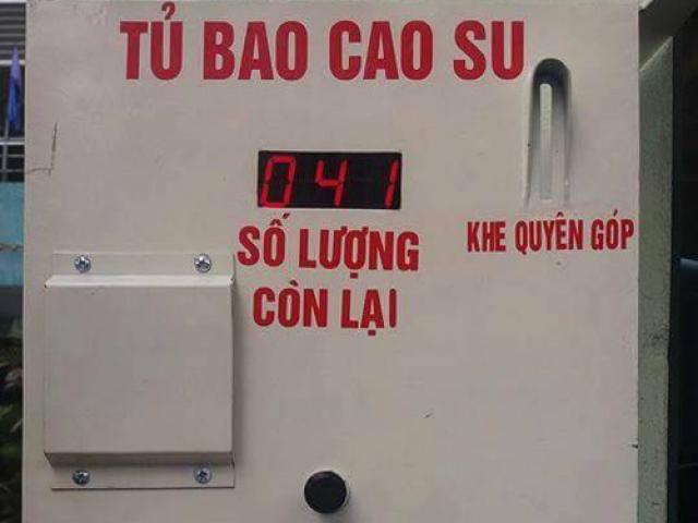 Nhóm sinh viên sáng tạo máy phát bao cao su thông minh