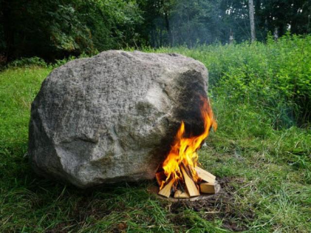Tảng đá bí ẩn có thể phát Wi-Fi… khi bị đốt nóng