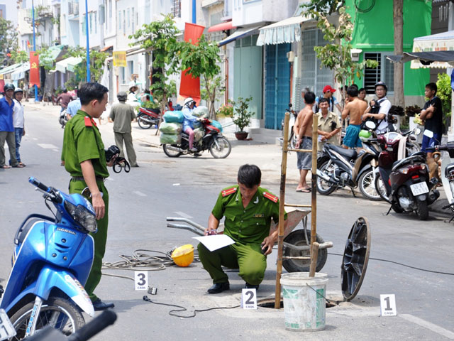 Hố ga phát nổ, bùng cháy, 2 công nhân bị thương