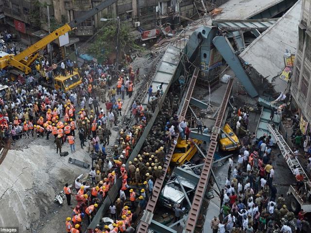Sập cầu vượt ở Ấn Độ chết 20 người: Lỗi tại Chúa?