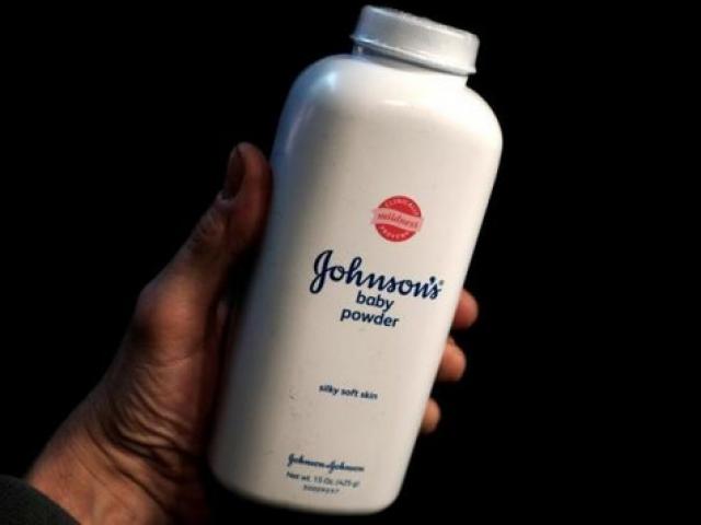 Johnson&Johnson bồi thường 55 triệu USD cho nữ khách hàng ung thư