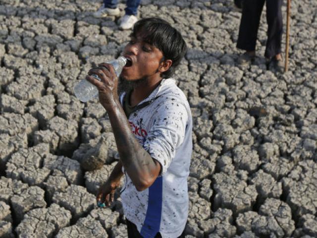 Ấn Độ: Nắng nóng kinh hoàng, hàng trăm người tự tử