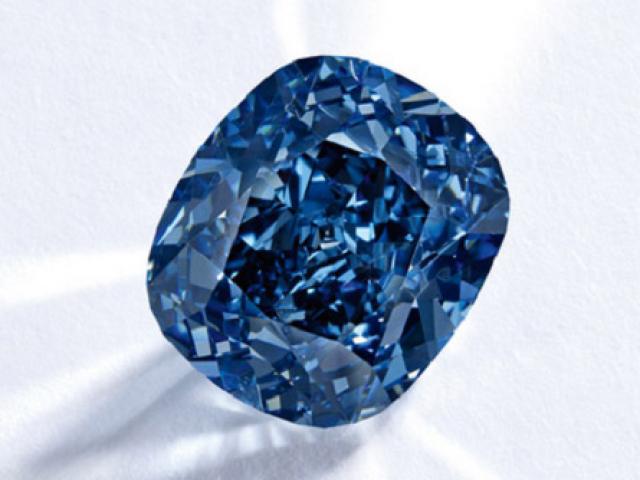 Ngắm viên kim cương “Mặt Trăng Xanh“ đắt nhất thế giới