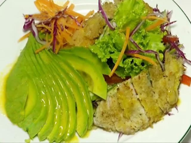 Salad bơ thịt sườn heo ngon ngậy đầy dinh dưỡng