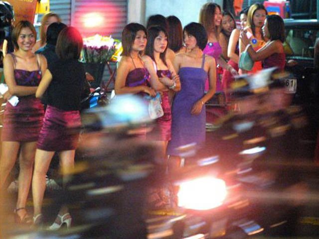 Thái Lan: Bắt đường dây mại dâm phục vụ nhà sư, quân nhân