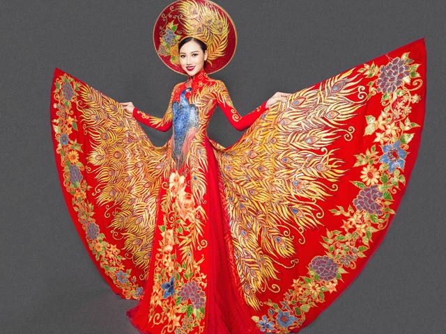 Mỹ nữ thi Hoa hậu châu Á khoe áo dài chim công lộng lẫy