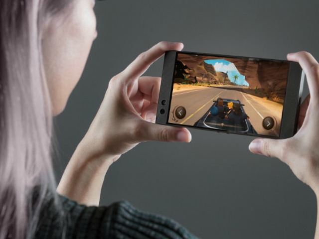 Ra mắt điện thoại Razer Phone: RAM 8GB, chơi game vô đối