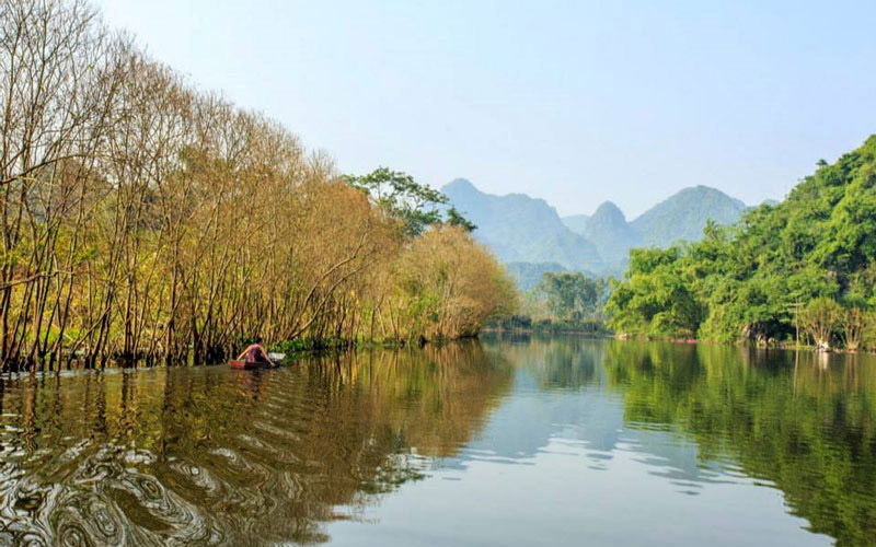 Suối Yến mang đến cho du khách cảm giác bình yên, nhẹ nhõm. Ảnh: Nguyễn Đình Thành.