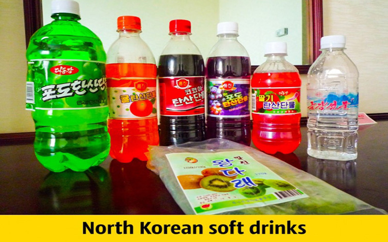 Người ta cũng rất khó có thể mua được chai nước Coca Cola ở Triều Tiên do lệnh cấm vận thương mại. Tuy nhiên, một số cửa hàng cao cấp ở thủ đô Bình Nhưỡng có bán đồ uống Coca Cola được sản xuất tại Trung Quốc. Ảnh: BrightSide.