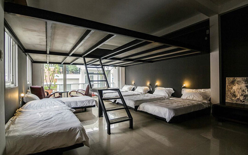 The Common Room Project có 48 giường đơn dành cho khách đi một mình với giá khoảng 330.000 đồng/ giường/ đêm. Nếu là người muốn có không gian riêng tư, bạn có thể lựa chọn phòng với giá khoảng 1.300.000 đồng/đêm.