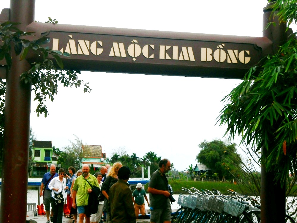 Nằm ở xã Cẩm Kim, làng mộc Kim Bồng có lịch sử lên tới 600 năm