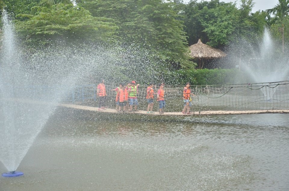 Cách nội thành Hà Nội 10 km.Bao gồm hệ thống các trang trại giáo dục và trung tâm vui chơi trẻ em. 