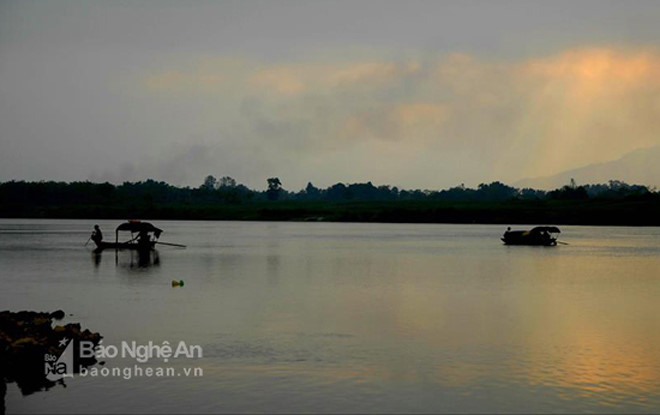 Những ngày này, làng chài Giang Thủy, xã Thanh Giang (Thanh Chương, Nghệ An) đang vào mùa đánh bắt cá mòi sông Lam. 